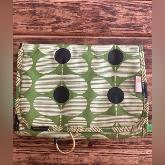 Orla Kiely Handbags - Orla Kiely Green and Black Retro Floral Zip Pouch